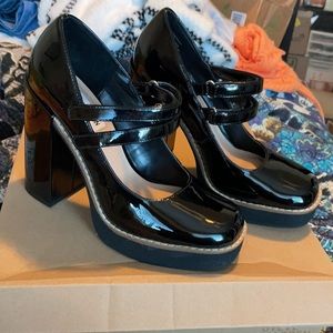 Steve Madden, Twice, Black Patent, chunky heal, Mary Jane, double Velcro strap